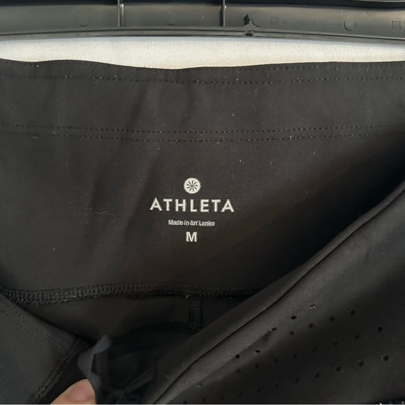 Athleta Printed Stealth TruCool Capri Leggings cut out design White/Black Size M - Picture 2 of 4